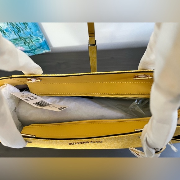 MICHAEL KORS Daisy Yellow Jet Set Logo Travel Large Chain Shoulder Tote - Picture 5 of 8